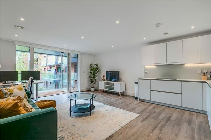 2 Bedroom Flat To Rent In Gaumont Place, SW2