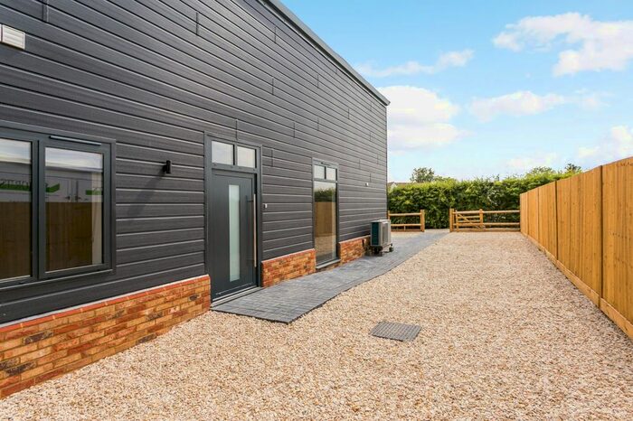 2 Bedroom Flat To Rent In Jade Farm, Winkfield Lane, Winkfield, Berkshire, SL4