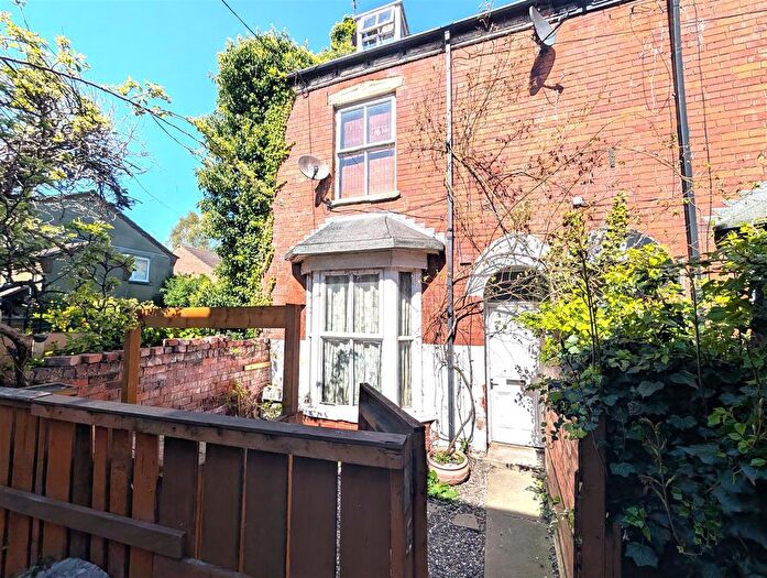 2 Bedroom End Terrace House For Sale In Edom Villas, Hull, HU3