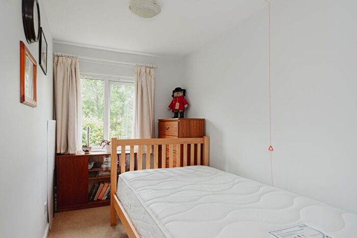 2 Bedroom Flat To Rent In Belmont Road, Leatherhead, KT22