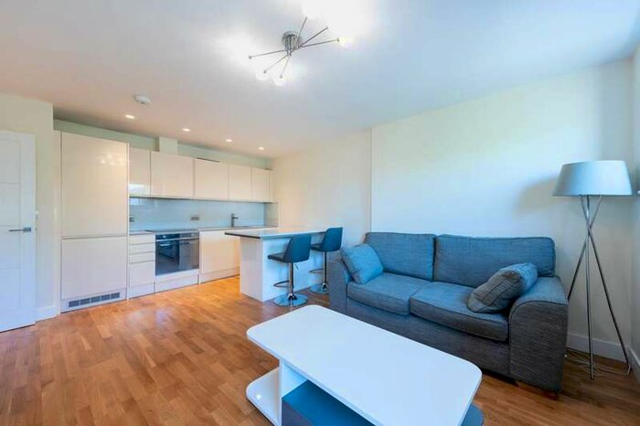 2 Bedroom Flat To Rent In High Street, Sutton, SM1