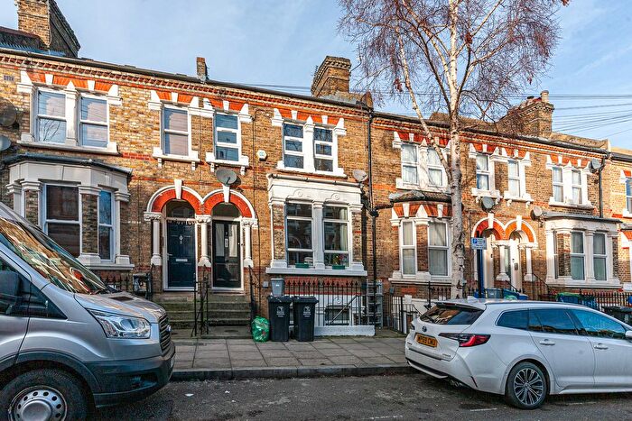 2 Bedroom Flat To Rent In Colenso Road, London, E5