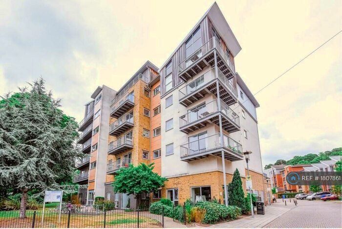 2 Bedroom Flat To Rent In Coombe Way, Farnborough, GU14