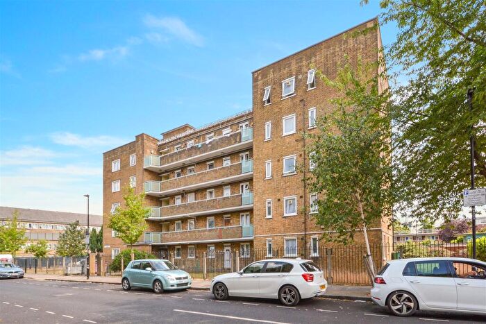 3 Bedroom Flat To Rent In James Middleton House, Middleton Street, London, E2