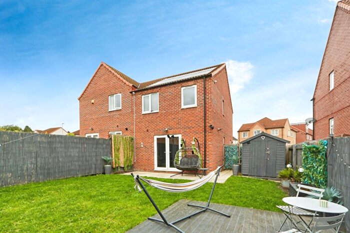 3 Bedroom Semi Detached House For Sale In Oak Tree Mount, Leeds, LS9