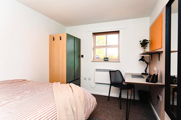 6 Bedroom Flat To Rent In Leazes Parade Holland Drive, Newcastle, NE2