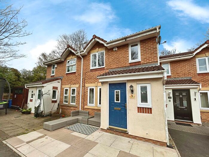 3 Bedroom Terraced House For Sale In Princeton Close, Salford, M6