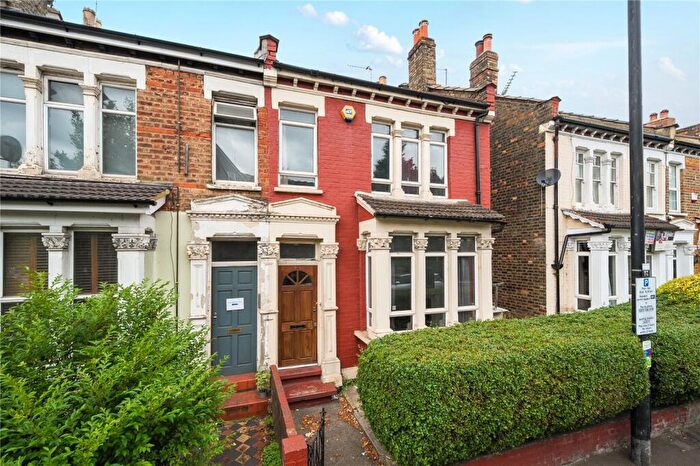 4 Bedroom Semi-Detached House For Sale In Wightman Road, London, N8