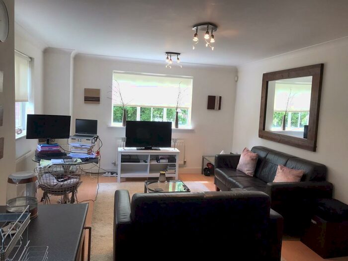 2 Bedroom Flat To Rent In Swallow Court, Wilmslow, SK9