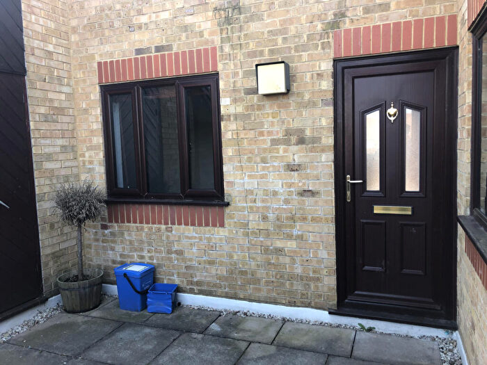 2 Bedroom Flat For Sale In The Balcony, Luton, LU2