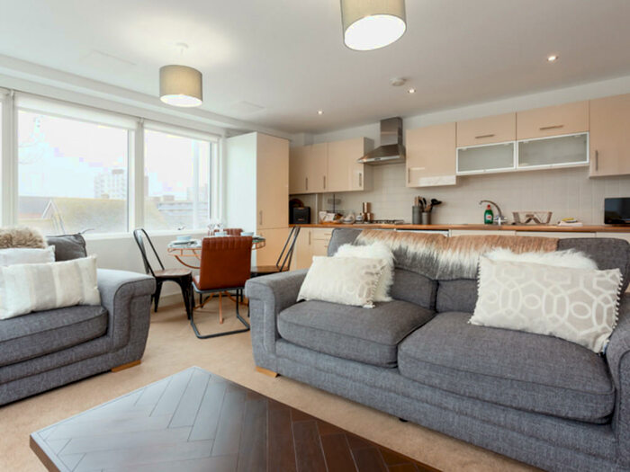 2 Bedroom Apartment To Rent In High Street, Poole, BH15