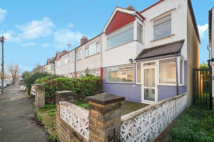 3 Bedroom Terraced House For Sale In Westcombe Avenue, Croydon, CR0