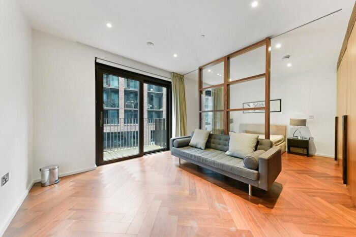 Flat To Rent In Capital Building, Embassy Gardens, London, SW11