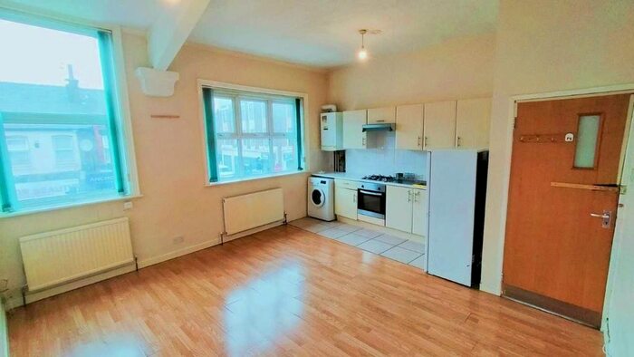 1 Bedroom Flat To Rent In St. Albans Road, Watford, Hertfordshire, WD24