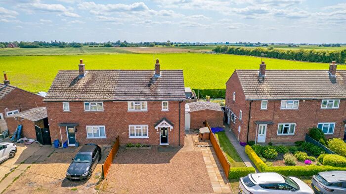 3 Bedroom Semi-Detached House For Sale In Elizabeth Crescent, West Pinchbeck, Spalding, PE11