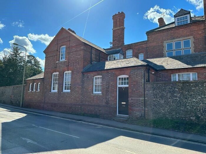 2 Bedroom Flat To Rent In The Street, Crowmarsh Gifford, Wallingford, OX10