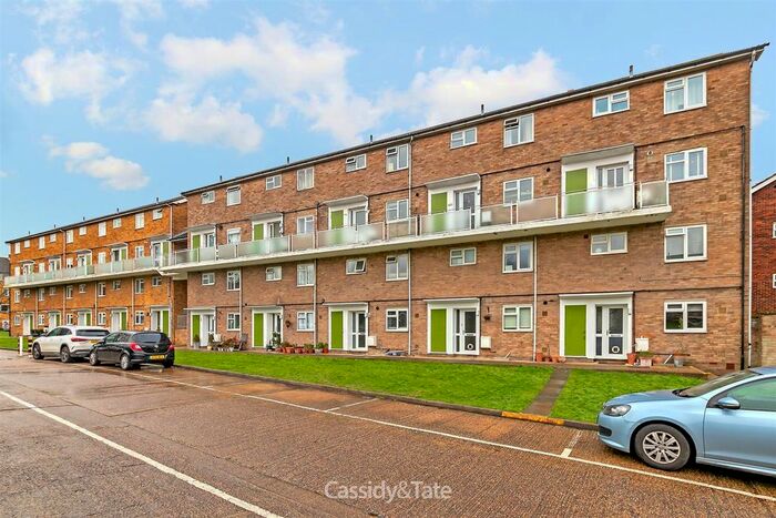 2 Bedroom Maisonette To Rent In The Ridgeway, Marshalswick, St Albans, AL4
