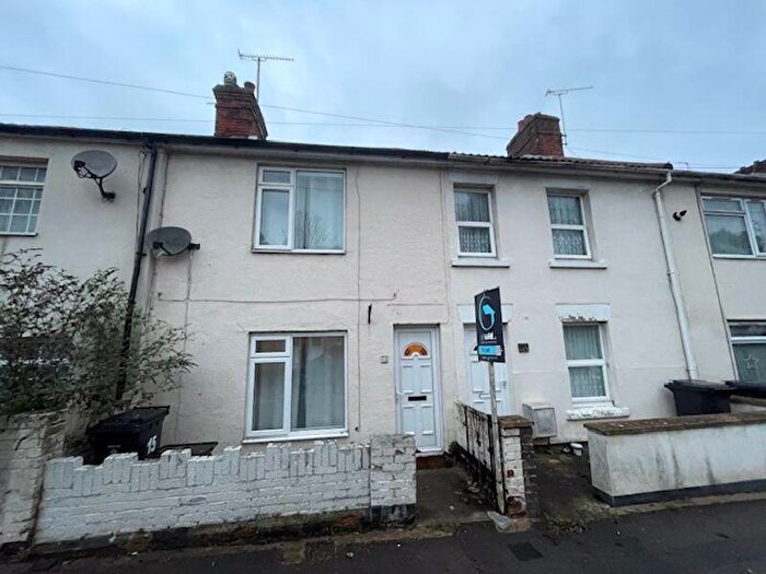 3 Bedroom Terraced House To Rent In Bedroom House To Rent, Radnor Street, Town Centre, SN1