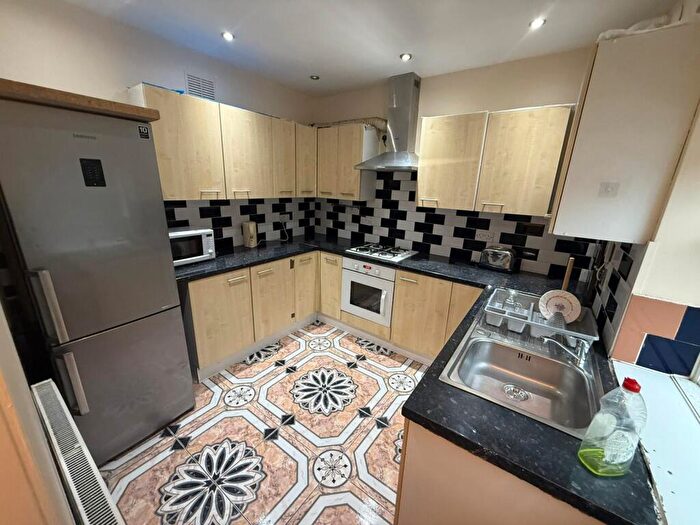 3 Bedroom Flat To Rent In Bristol Road, Selly Oak, B29