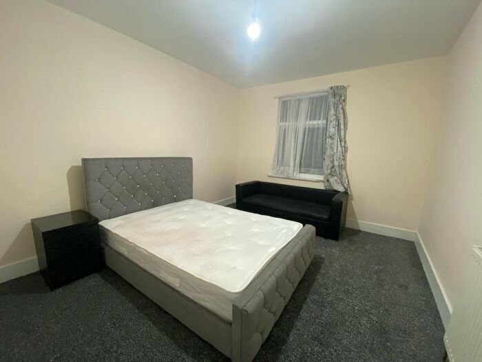 6 Bedroom Terraced House To Rent In Wellesley Road, Ilford, IG1
