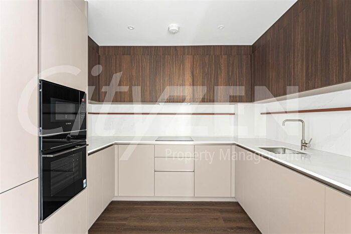 2 Bedroom Flat To Rent In Maple Mews, London, E3