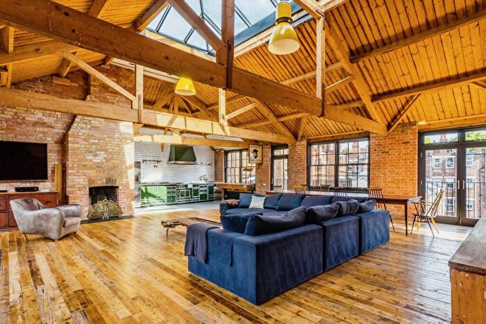 4 Bedroom Town House To Rent In Winkley Street, Hackney, E2