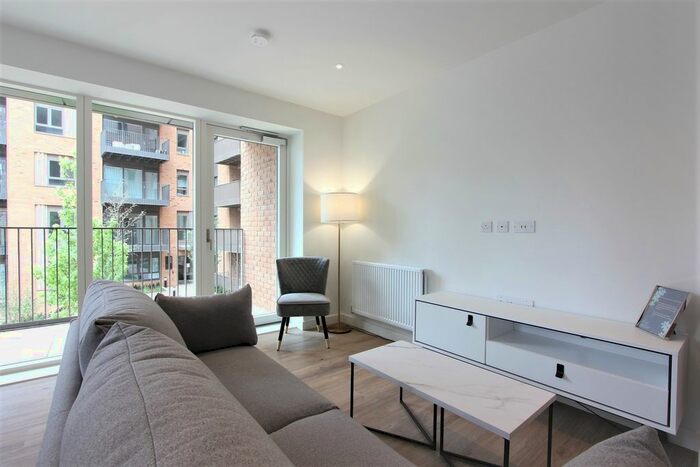 2 Bedroom Flat To Rent In Blenheim Mansions, Mary Neuner Road, London, N8
