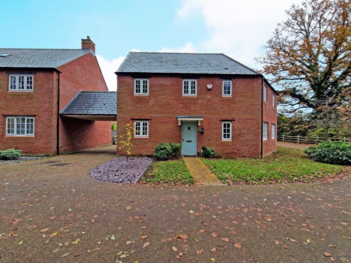 3 Bedroom Semi-Detached House To Rent In Parsons Piece, Banbury, Oxon, OX16