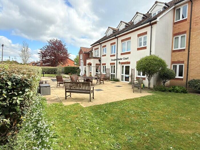 1 Bedroom Apartment For Sale In Howth Drive, Woodley, Reading, Berkshire, RG5