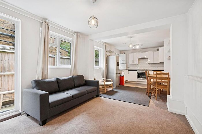 2 Bedroom Flat To Rent In Kenwyn Road, London, SW4