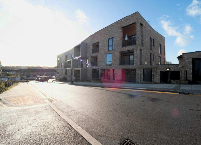 2 Bedroom Flat To Rent In Dollis Valley Drive, Barnet, EN5