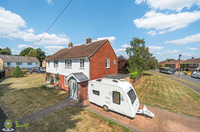 3 Bedroom Semi-Detached House For Sale In Huntsmoor Road, Tadley, Hampshire, RG26