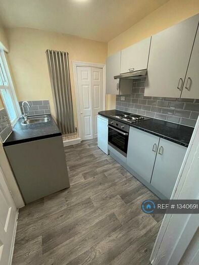 1 Bedroom Flat To Rent In Landseer Avenue, Leeds, LS13