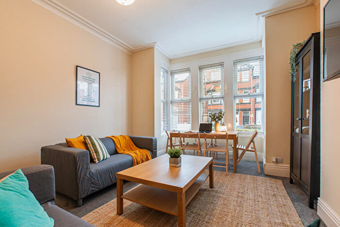 6 Bedroom Terraced House To Rent In Estcourt Avenue, Headingley, Leeds, LS6