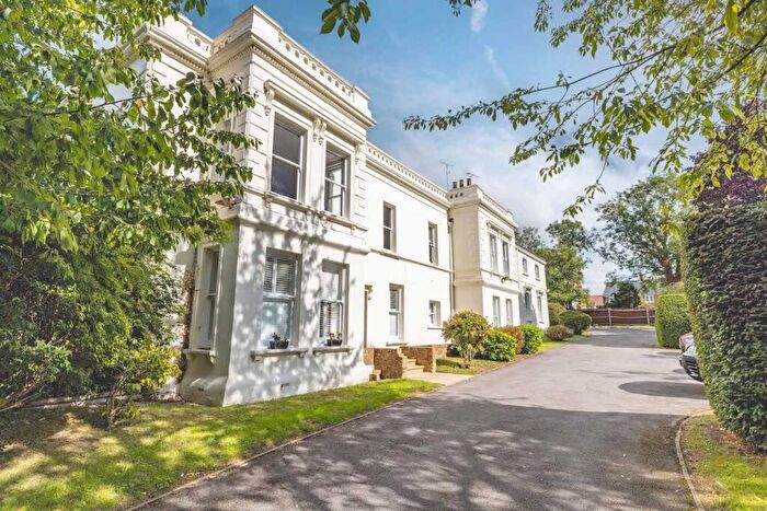 2 Bedroom Apartment For Sale In Wexham Road, Wexham, Slough, SL2