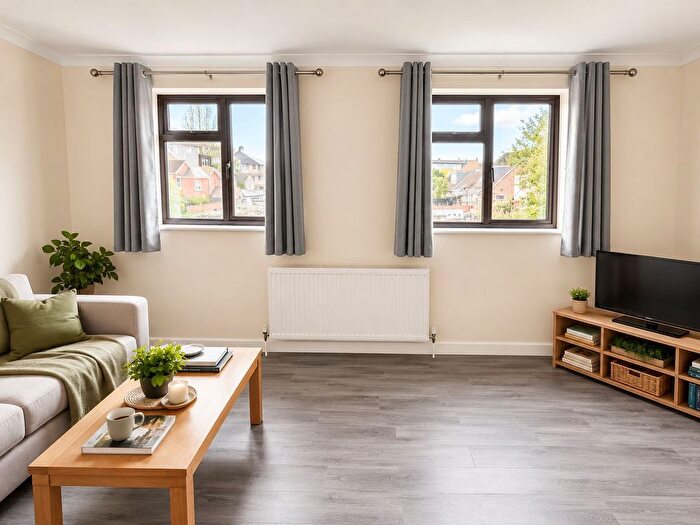 1 Bedroom Flat To Rent In Surrey, Staines-Upon-Thames, TW18