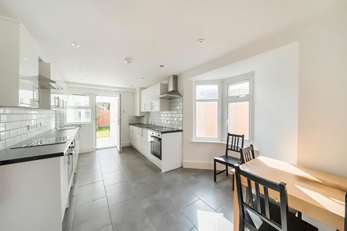 5 Bedroom Semi-Detached House To Rent In Ranelagh Road London, N22