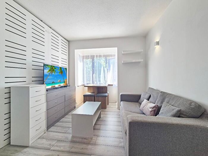 1 Bedroom Flat To Rent In Pycroft Way, Edmonton, London, England, N9