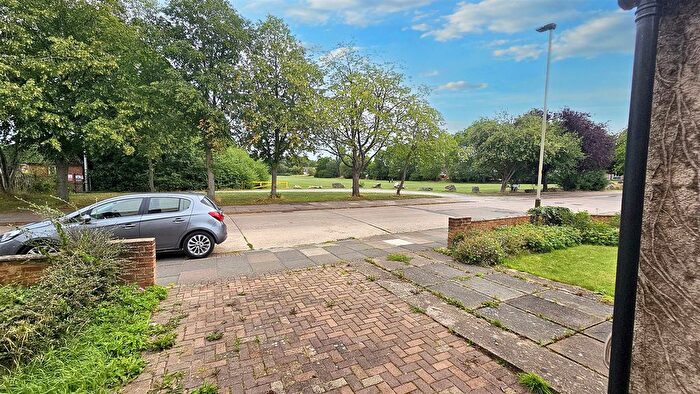 3 Bedroom Semi-detached House For Sale In Dakyn Road, Leicester, LE5