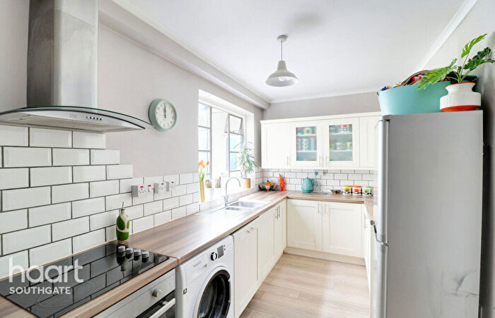 2 Bedroom Apartment For Sale In London Road, Enfield, EN2