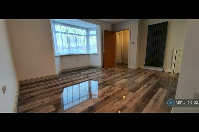 3 Bedroom Semi-Detached House To Rent In Tartan Street, Manchester, M11