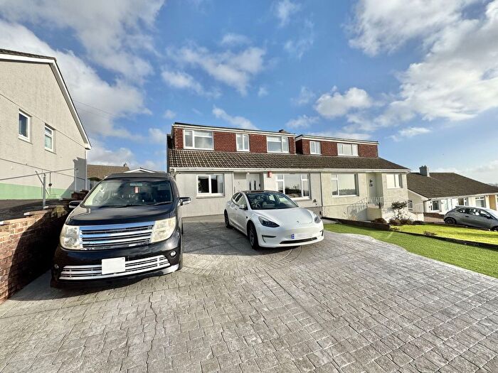 4 Bedroom Semi Detached House For Sale In Carisbrooke Road, Eggbuckland, Plymouth, PL6