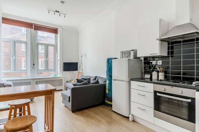 2 Bedroom Flat To Rent In Grays Inn Road, Bloomsbury, London, WC1X