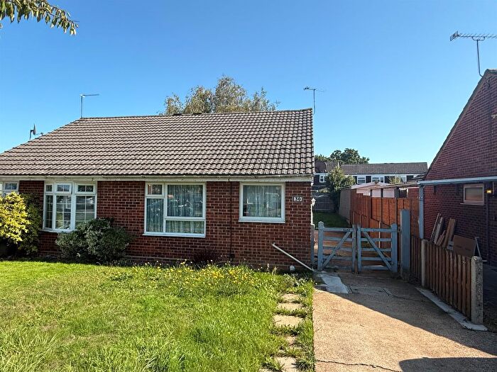 2 Bedroom Semi-Detached Bungalow For Sale In Sengana Close, Botley, Southampton, SO30