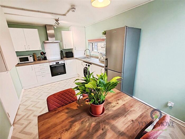 2 Bedroom Flat For Sale In Princess Mary Avenue, Chatham, Kent, ME4