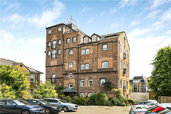 2 Bedroom Flat To Rent In The Maltings, Church Street, Staines-Upon-Thames, Surrey, TW18