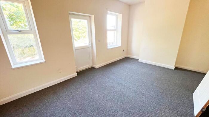 3 Bedroom Semi-Detached House To Rent In Westlea, Clowne, Chesterfield, S43