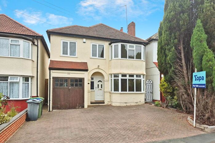 4 Bedroom Detached House For Sale In Chestnut Road, Oldbury, B68