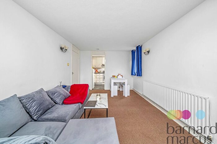 2 Bedroom Apartment To Rent In Linksway, London, NW4