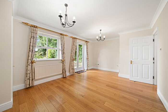 4 Bedroom Town House To Rent In Sandown Gate, Esher, KT10